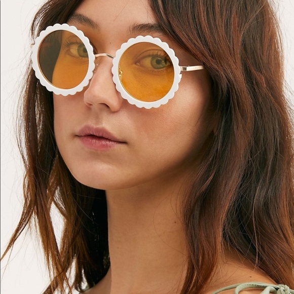 Diff Eyewear Accessories - Diff Eyewear • Dixie White Flower Sunglasses